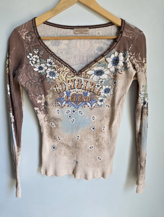 Skinny Minnie Tops - SKINNY MINNIE Cowgirl Legend Long Sleeve Ribbed V-Neck Top - Brown/Beige